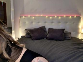 LustElise webcam model stream image