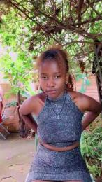 KynaFrenchy webcam model stream image