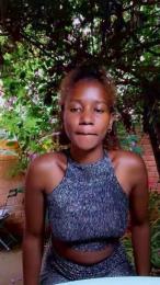 KynaFrenchy webcam model stream image