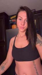 TastyCaroline93 webcam model stream image