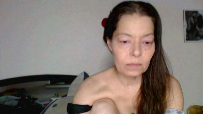 Hornychiara webcam model stream image