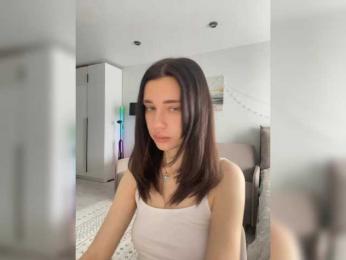 Kira_- webcam model stream image