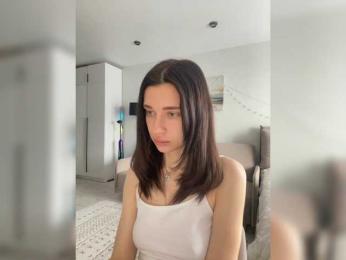 Kira_- webcam model stream image