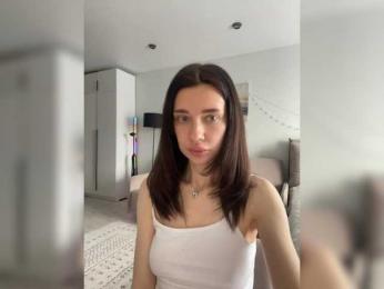 Kira_- webcam model stream image