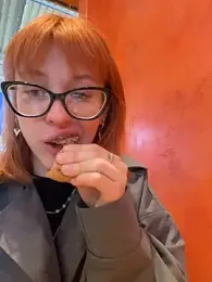 Foxy_Lexy webcam model stream image