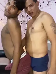 Loaisn webcam stripchat model stream image