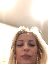 VikaBunny1 webcam model stream image