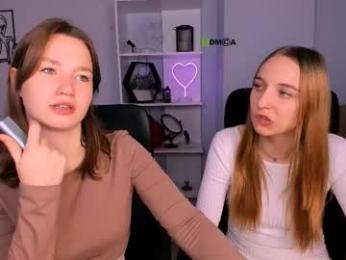 leona_light webcam model stream image