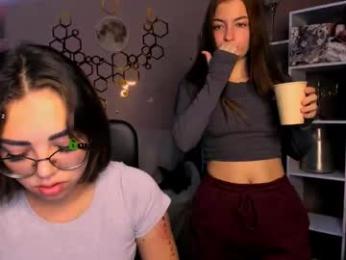 leona_light webcam model stream image