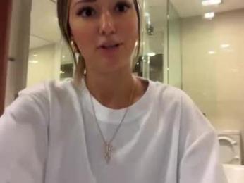 luvlivvyy webcam model stream image