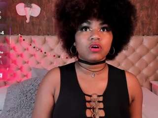 larajonnesx webcam model stream image