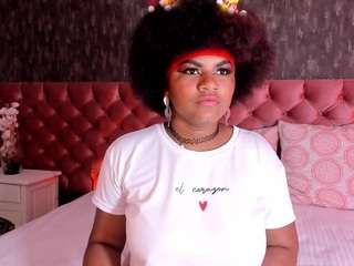 larajonnesx webcam model stream image