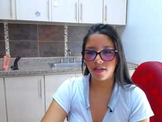 emmarobertt webcam model stream image