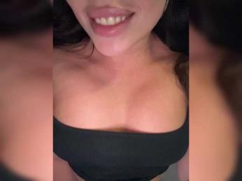 -Hennessy- webcam model stream image