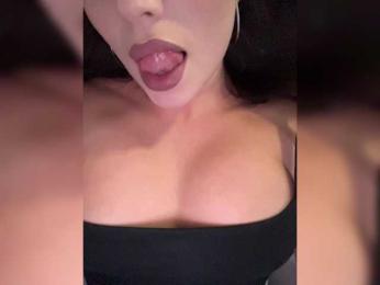 -Hennessy- webcam model stream image