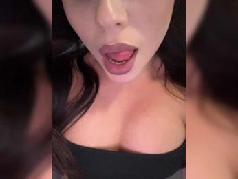 -Hennessy- webcam model stream image