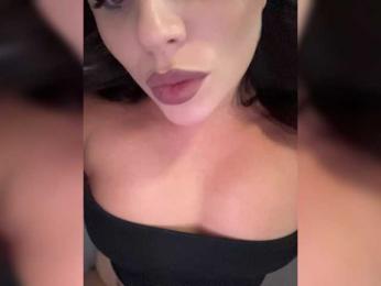 -Hennessy- webcam model stream image