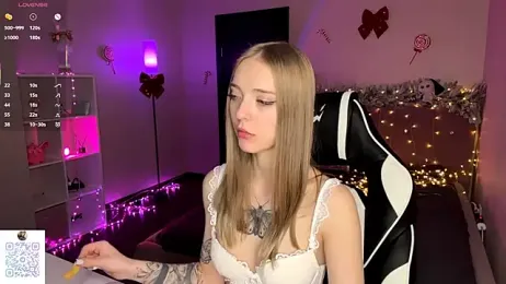 EvaPeace webcam model stream image