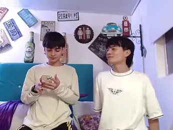 axel_milo_kairo_and_noa webcam model stream image