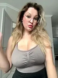 Teya_moon_ webcam model stream image