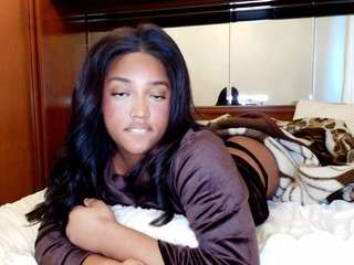 naommiscott webcam model stream image