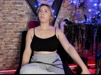 luna_lukis-1324 webcam model stream image