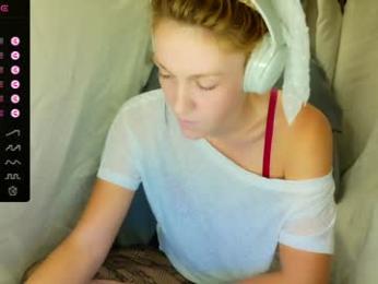 its_lily webcam model stream image