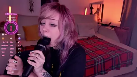 Lollyshy webcam model stream image