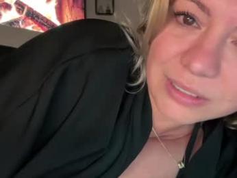 kiradivine webcam model stream image