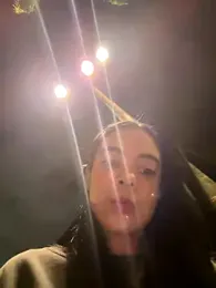 NAUGHTY_LITTLE_18 webcam model stream image