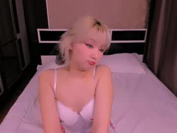 milla_waves webcam model stream image