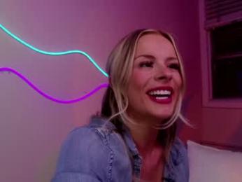 oliviaowens webcam model stream image