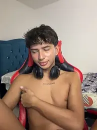 Leonarrrd_01 webcam stripchat model stream image