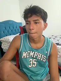 Leonarrrd_01 webcam model stream image