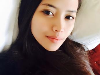 YasmienAtos webcam model stream image