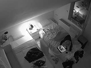 voyeurcam-julmodels-bed-7 webcam model stream image