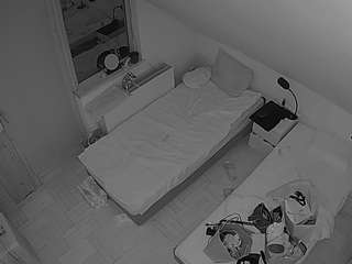 voyeurcam-julmodels-bed-7 webcam camsoda model stream image