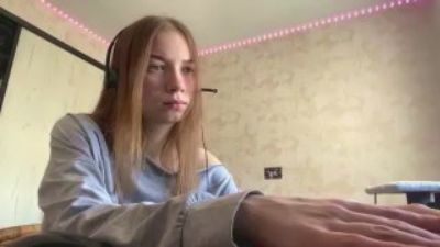 SyreetaAllaire webcam model stream image