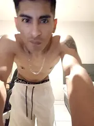 LeonRoots webcam model stream image