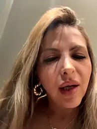 _Abril-Office1 webcam model stream image