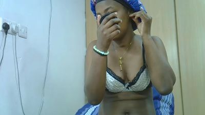 Cynazy webcam cam4 model stream image