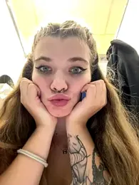 Holy_Tereza webcam model stream image