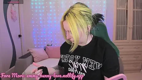 EmmyBunny webcam model stream image