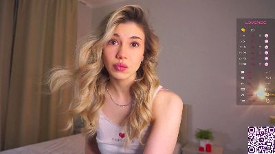 MaeHance webcam model stream image