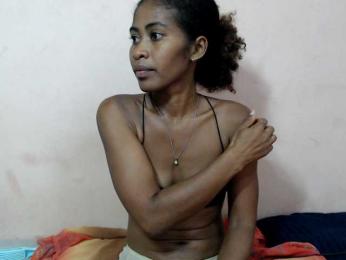 DonnelaQuin webcam model stream image