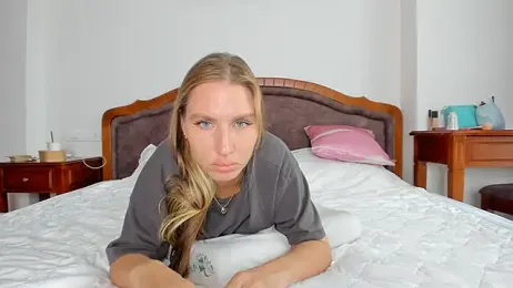 SofiClimbing webcam model stream image