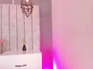 my-friends-mom webcam model stream image