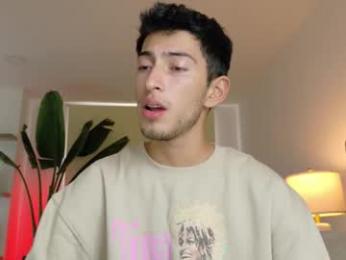 ethan_skiny_ webcam model stream image