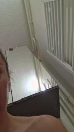 Unejeunebrat webcam model stream image