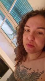 Unejeunebrat webcam model stream image